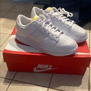 Nike Dunk Low Valentine’s Day Yellow Heart Women’s Sneakers Sz 8.5